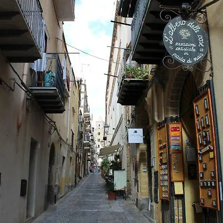 Di Fronte Al Museo